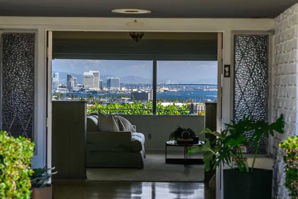2255 Evergreen St, Point Loma, CA 92106