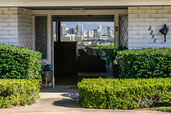 2255 Evergreen St, Point Loma, CA 92106