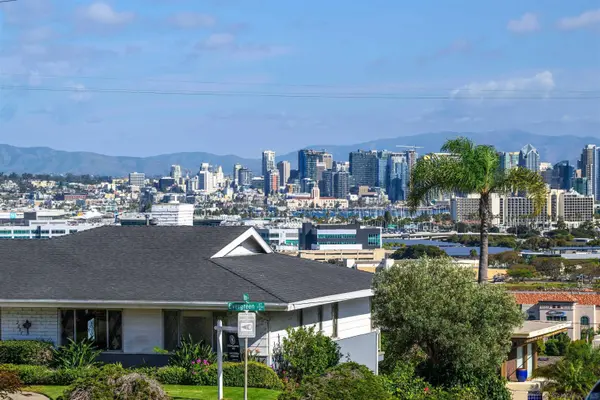 2255 Evergreen St, Point Loma, CA 92106