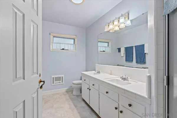 3335 Fenelon St, San Diego, CA 92106