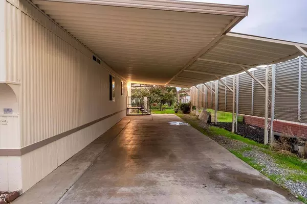 2042 Girard ST #42, Delano, CA 93215