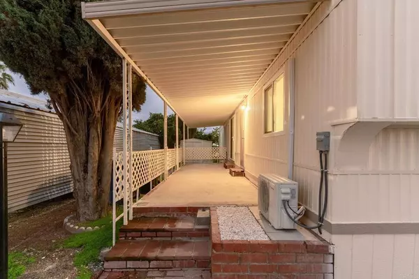 2042 Girard ST #42, Delano, CA 93215