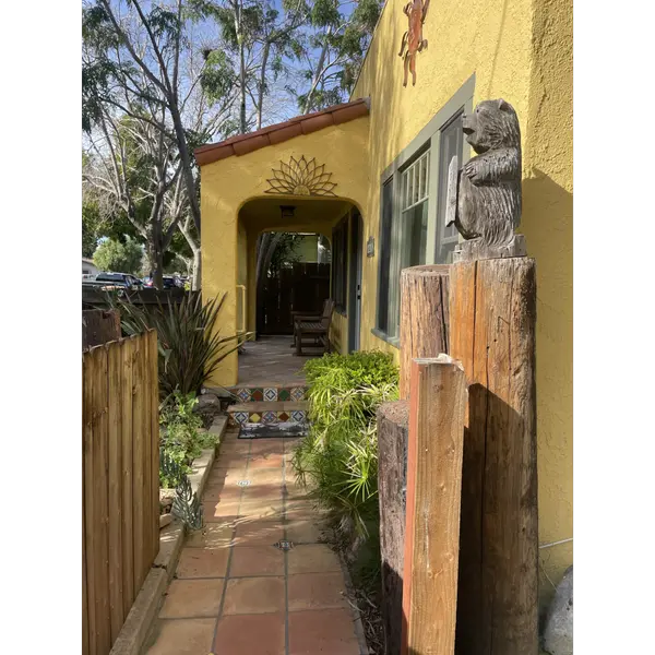 121 E Warner St, Ventura, CA 93001-1744