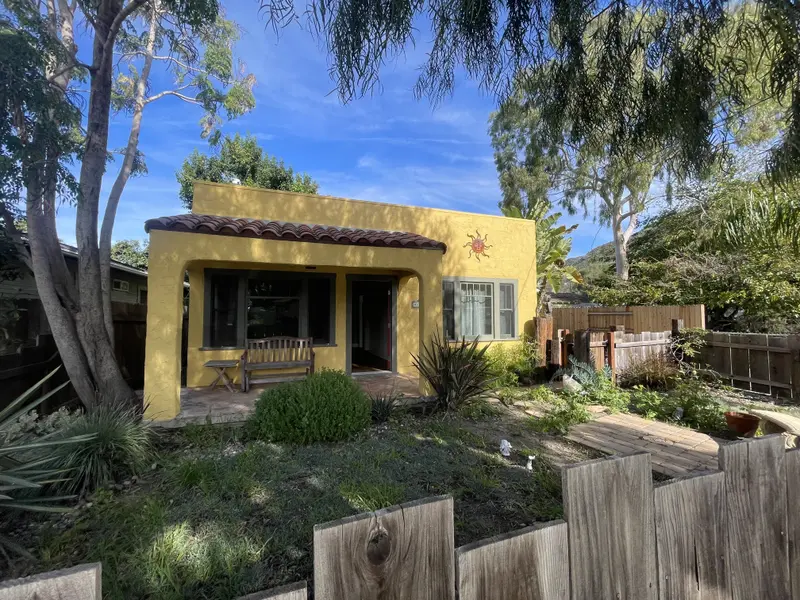 121 E Warner St, Ventura, CA 93001-1744