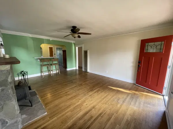 121 E Warner St, Ventura, CA 93001-1744