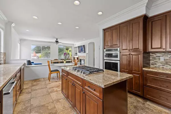 7925 via ensenada, Carlsbad, CA 92009