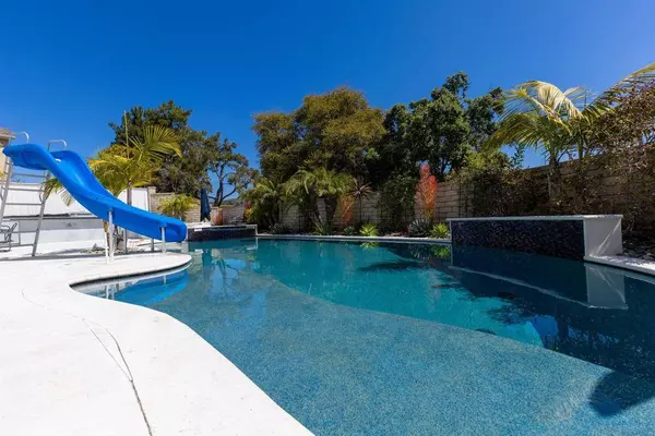 7925 via ensenada, Carlsbad, CA 92009