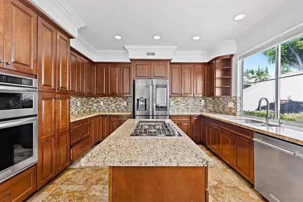 7925 via ensenada, Carlsbad, CA 92009