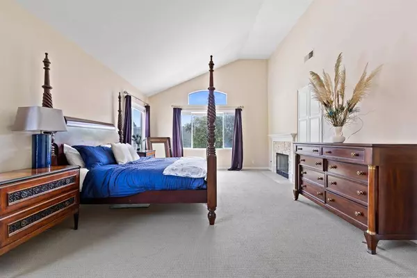 7925 via ensenada, Carlsbad, CA 92009