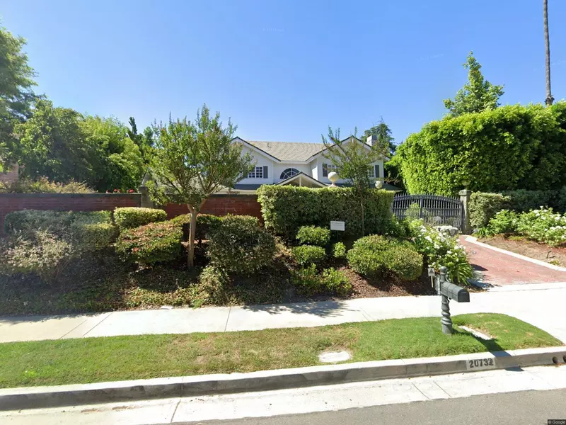 20732 Wells Dr, Woodland Hills, CA 91364