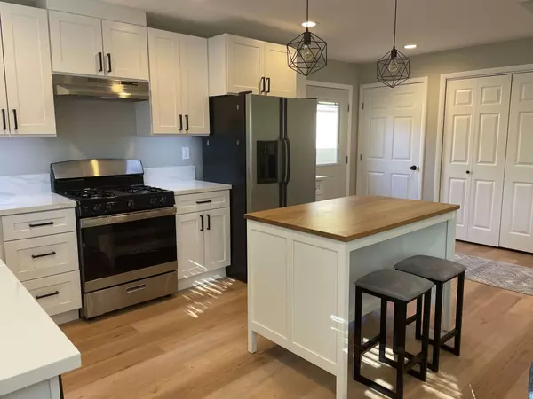 5706 Comanche Ave, Woodland Hills, CA 91367-5511