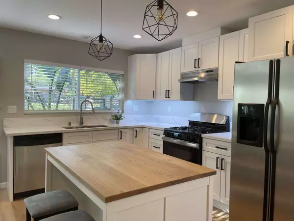 5706 Comanche Ave, Woodland Hills, CA 91367-5511