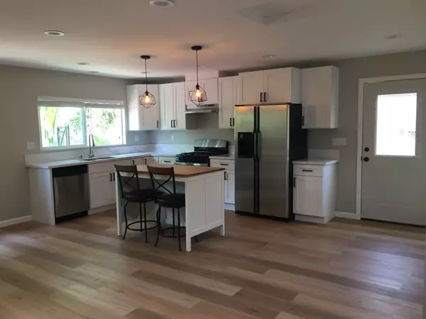 5706 Comanche Ave, Woodland Hills, CA 91367-5511