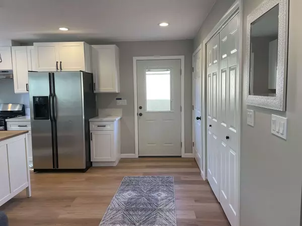 5706 Comanche Ave, Woodland Hills, CA 91367-5511