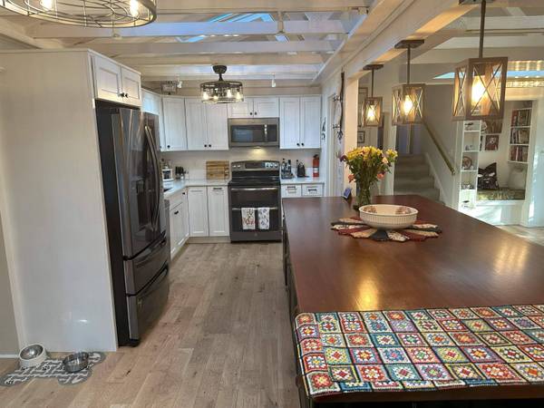 7 Wellesley DR, Pelham, NH 03076