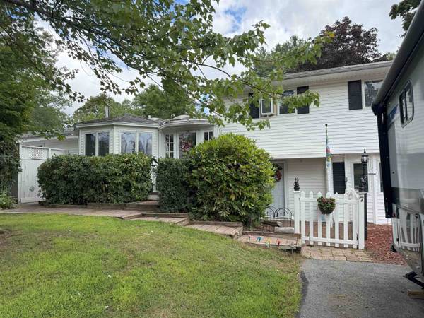 7 Wellesley DR, Pelham, NH 03076