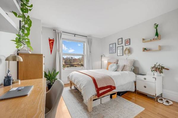 390 Commonwealth Avenue #607, Boston, MA 02215