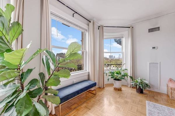 390 Commonwealth Avenue #607, Boston, MA 02215