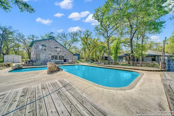 202 oak bend, La Vernia, TX 78121