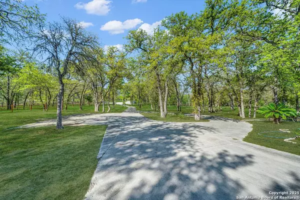 202 oak bend, La Vernia, TX 78121