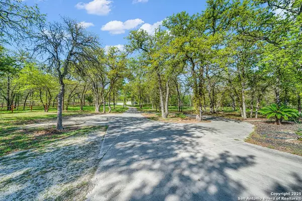 202 oak bend, La Vernia, TX 78121