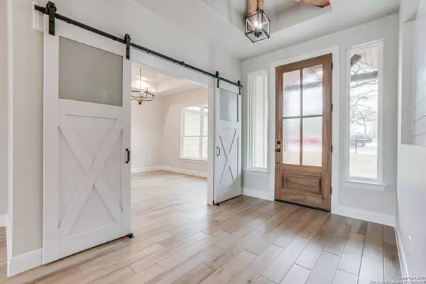 200 Bobby Lynn, Adkins, TX 78101