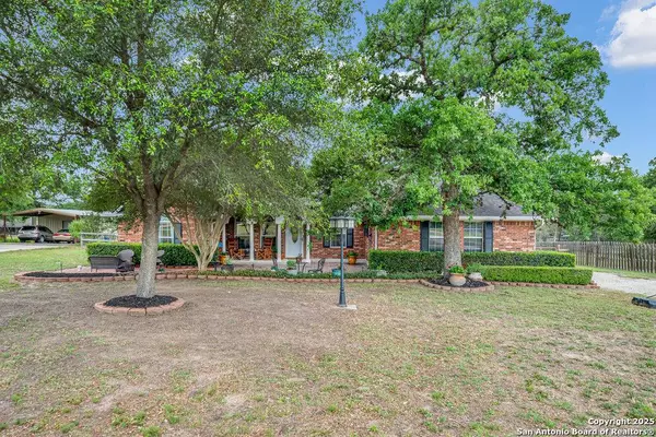 1253 Hillside Oaks, La Vernia, TX 78121