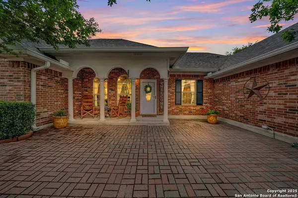 1253 Hillside Oaks, La Vernia, TX 78121