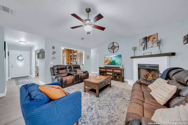 1253 Hillside Oaks, La Vernia, TX 78121