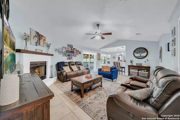 1253 Hillside Oaks, La Vernia, TX 78121