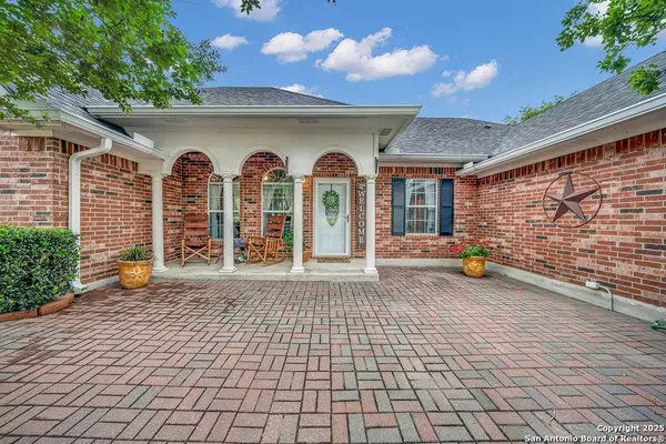 1253 Hillside Oaks, La Vernia, TX 78121
