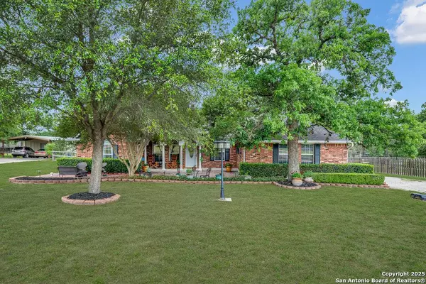1253 Hillside Oaks, La Vernia, TX 78121