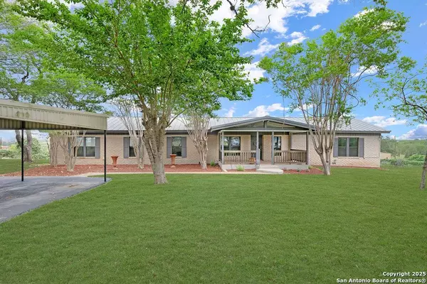 609 County Road 301, Floresville, TX 78114