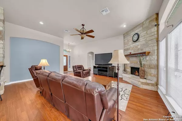 108 medora branch, Floresville, TX 78114