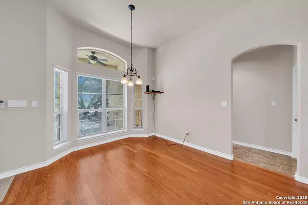 108 medora branch, Floresville, TX 78114