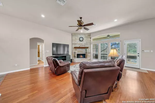 108 medora branch, Floresville, TX 78114