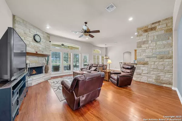 108 medora branch, Floresville, TX 78114