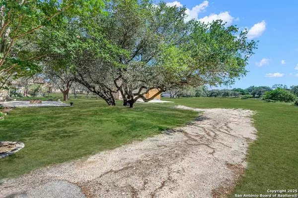 108 medora branch, Floresville, TX 78114