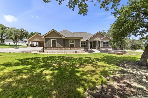 207 Champions, La Vernia, TX 78121