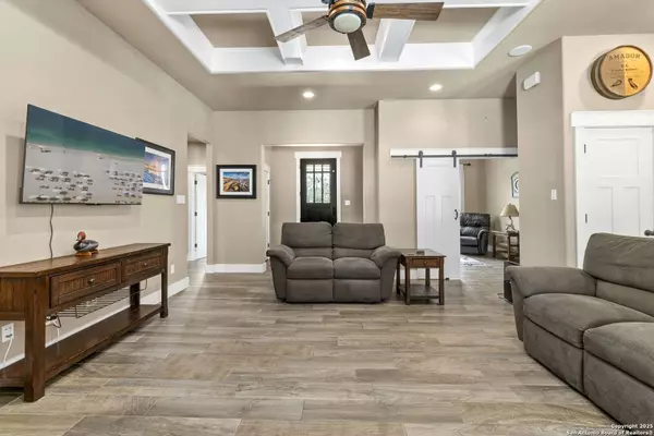 207 Champions, La Vernia, TX 78121