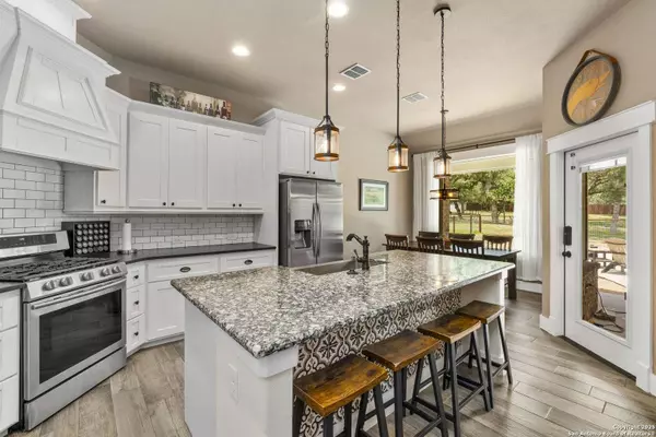 207 Champions, La Vernia, TX 78121