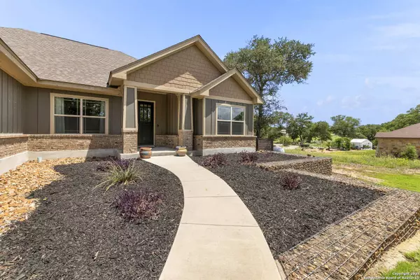 207 Champions, La Vernia, TX 78121