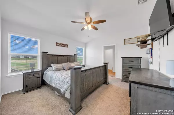 489 middle green, Floresville, TX 78114