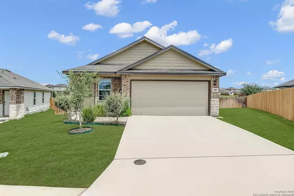 489 middle green, Floresville, TX 78114