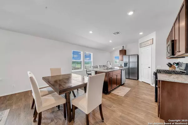 489 middle green, Floresville, TX 78114