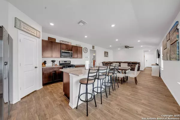 489 middle green, Floresville, TX 78114