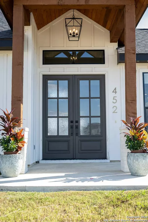 452 Farmstead, Seguin, TX 78155