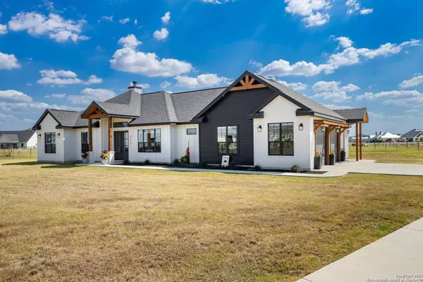 452 Farmstead, Seguin, TX 78155