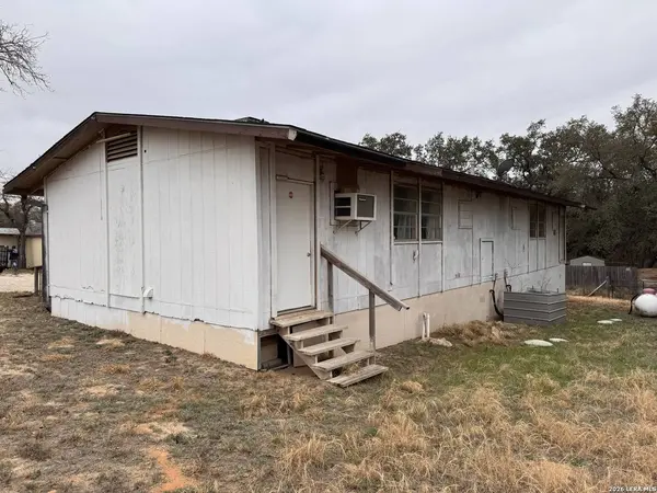 20 Dawnridge, Poteet, TX 78065