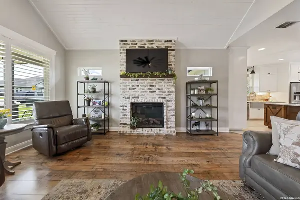 120 magnolia, La Vernia, TX 78121